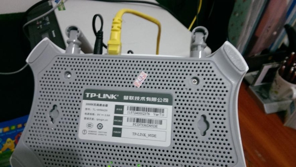 谁能给我推荐一款两百到三百块钱左右的路由器谢谢？cisco 路由保修多久