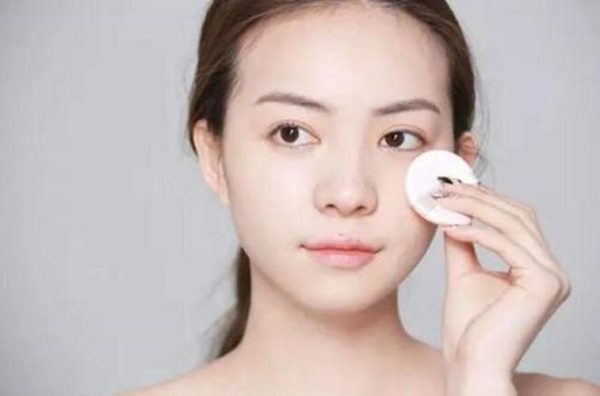 散粉的正确使用方法与顺序？（散粉怎么用）